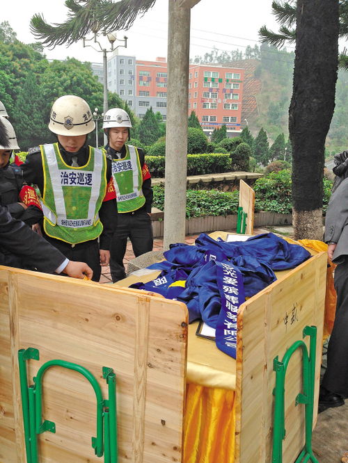 深圳殯葬 黑中介 殯儀館門(mén)口擺攤 自稱做善事