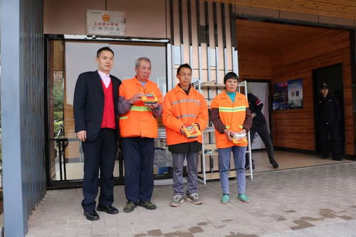 新時代文明實(shí)踐 東城企業(yè)紛紛獻(xiàn)愛心,這個愛心柜又滿了