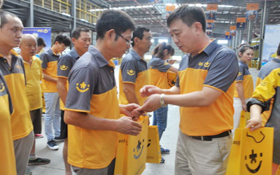 上世紀80至90年代年輕人和農民工進工廠或做泥水工;本世紀10年代主要從事個體工商戶、中介、快遞員和創業等;20年代開始轉入直播和自由職業者&hellip;每個時期隨著中國經濟轉型和技術升級更新,人們的工作就業也隨之轉變?